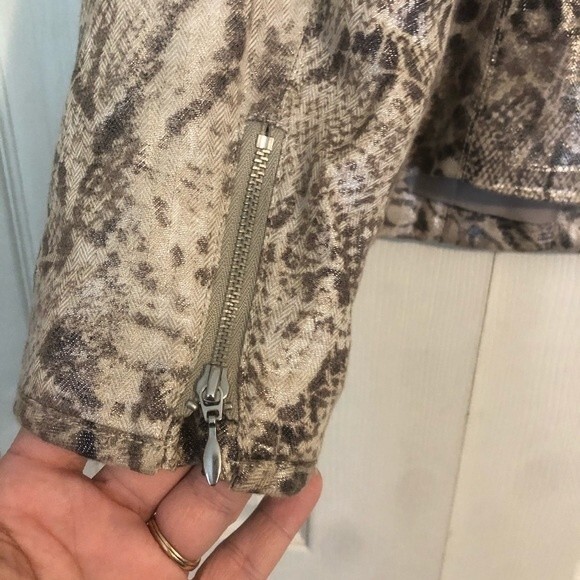 CHICO'S Size 1 Small Linen Cotton Faux Snakeskin Jacket Moto Zip-Up Zippers - Picture 9 of 10